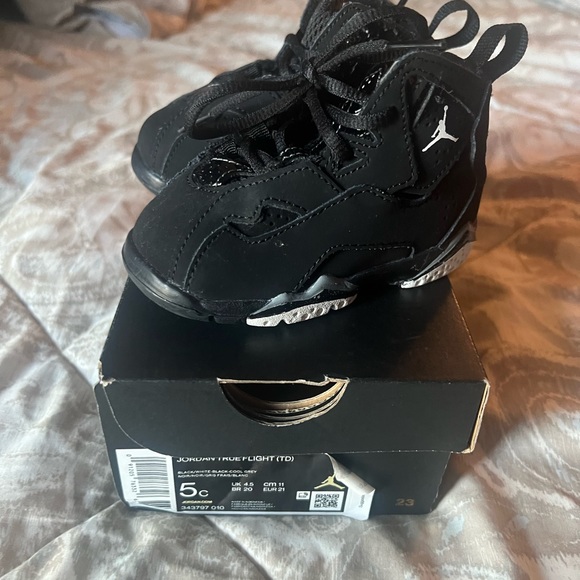 They are size 5c - Picture 2 of 2